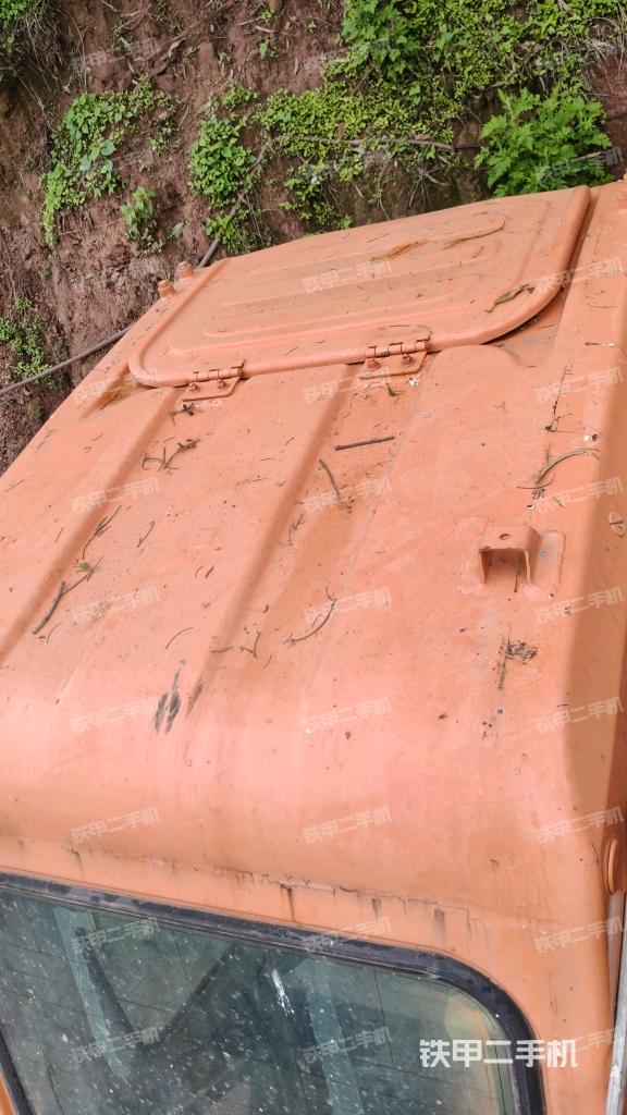 驾驶室顶部（整机外观）