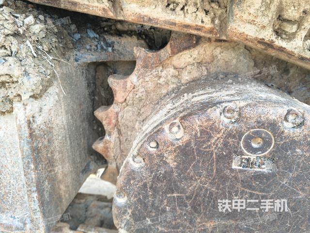 左导向轮(行走机构) 左导向轮(行走机构)