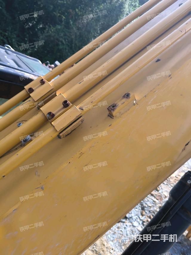 小臂整体左后(工作和回转装置) 小臂整体左后(工作和回转装置)