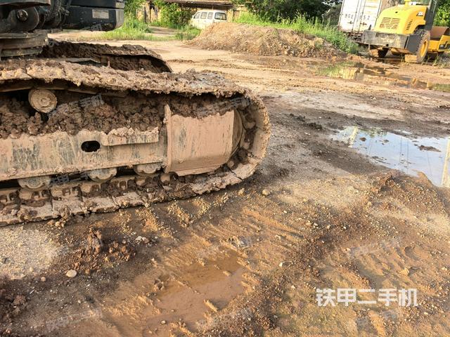 右驱动轮（行走机构）