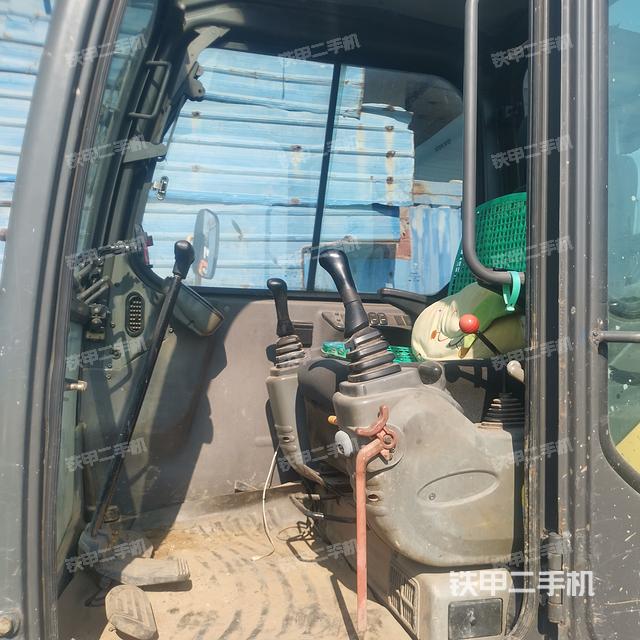 驾驶室整体（整机外观）