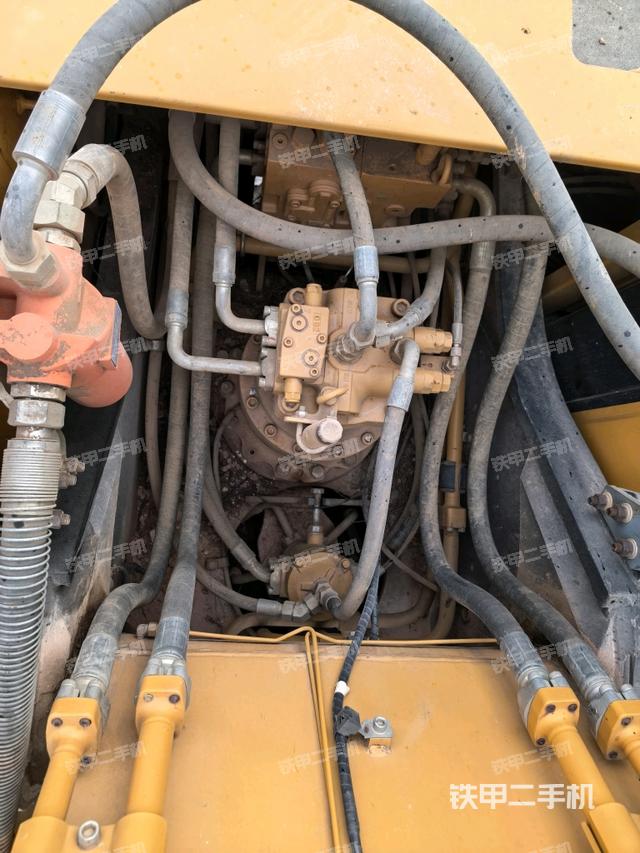 发动机室(上车部件) 发动机室(上车部件)