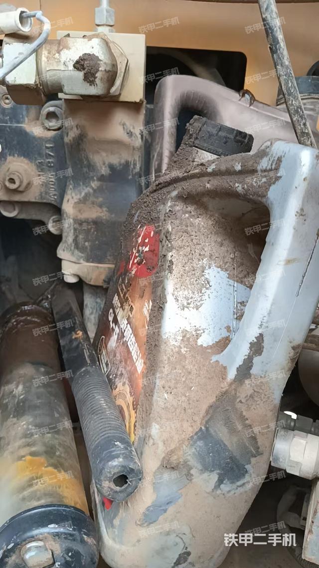 液压泵舱室正面整体(整机外观) 液压泵舱室正面整体(整机外观)