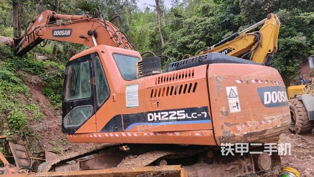 斗山DH220LC-7挖掘機(jī)