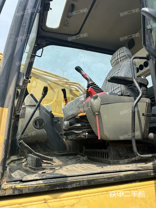 驾驶室整体(整机外观) 驾驶室整体(整机外观)