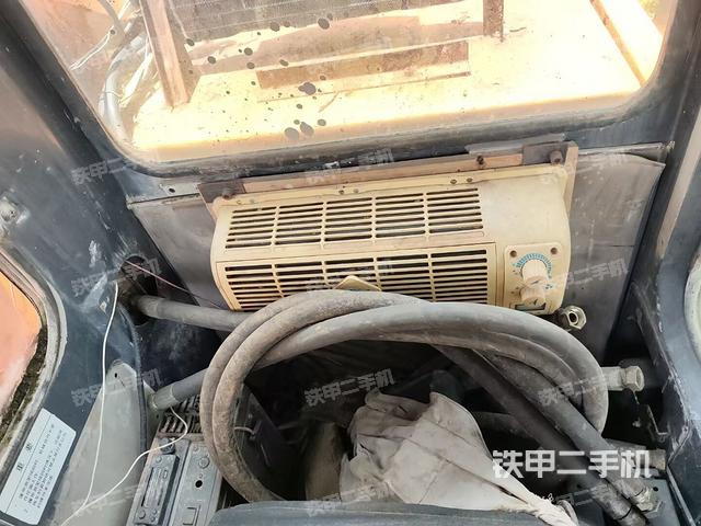 座椅右侧控制台/钥匙门/油门/含右手柄（驾驶室部分）