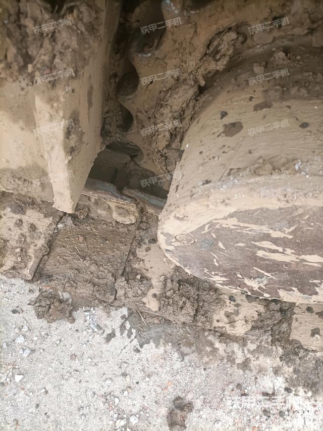 右驅(qū)動輪（行走機(jī)構(gòu)）