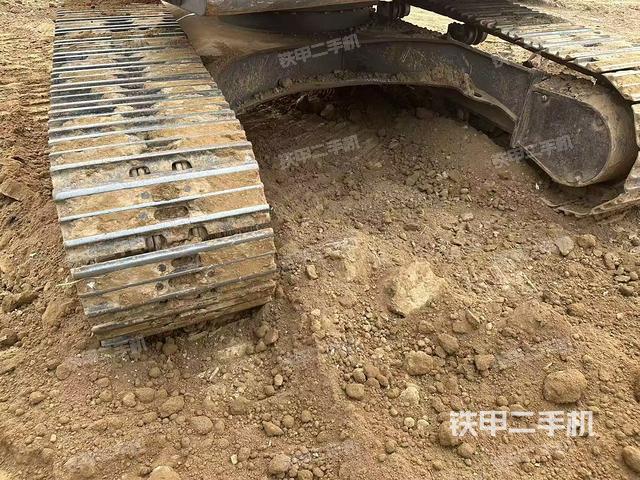 单侧履带整体(整机外观) 单侧履带整体(整机外观)