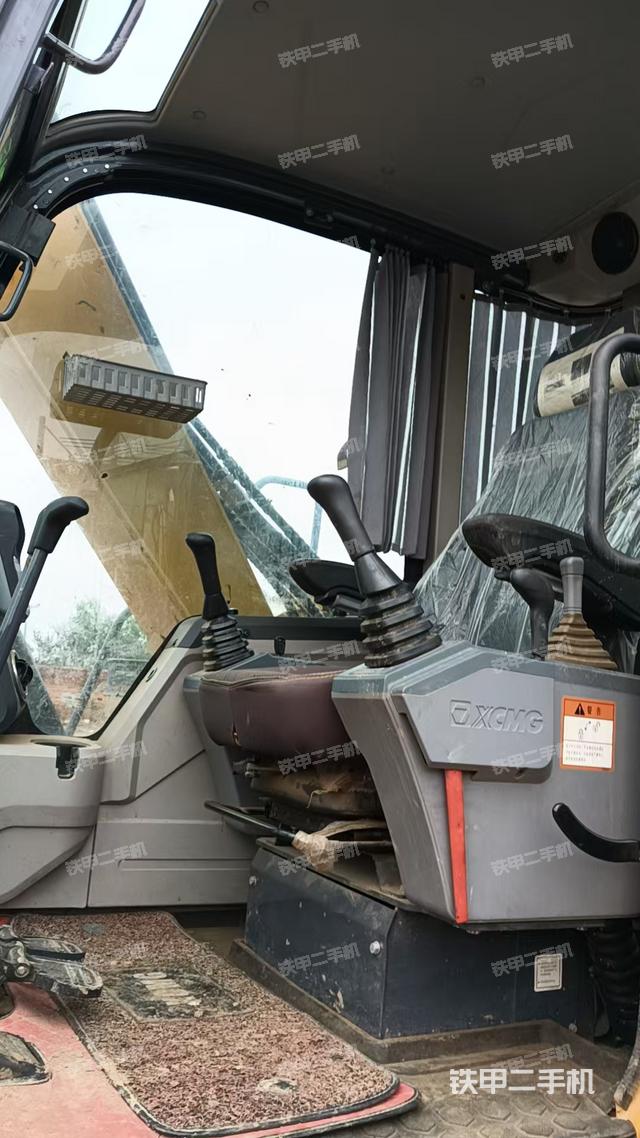 驾驶室整体(整机外观) 驾驶室整体(整机外观)