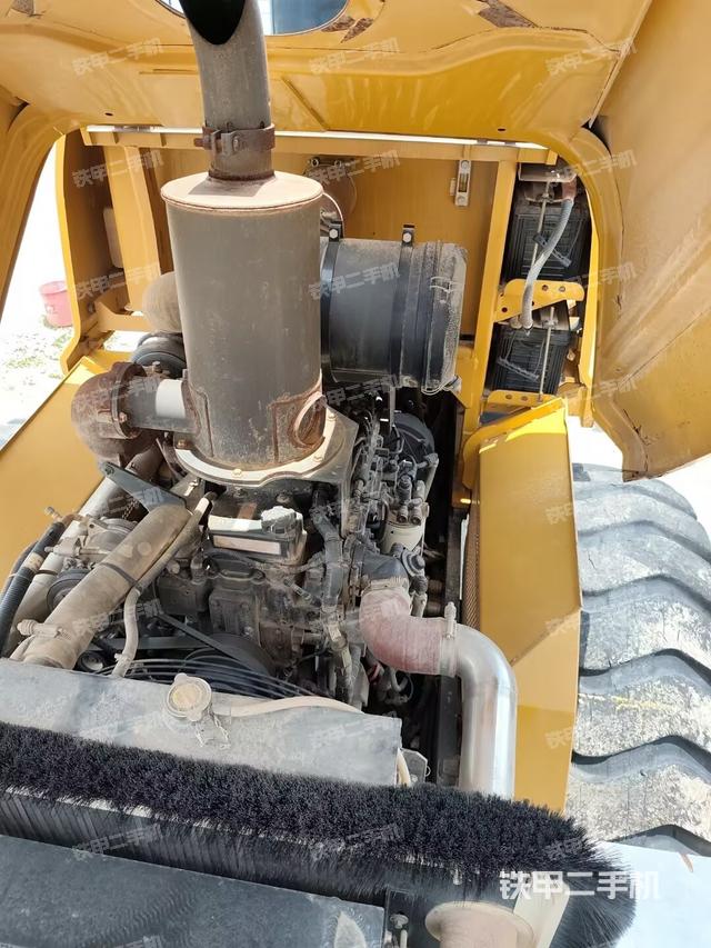 散熱器全景（壓路機發(fā)動機艙）