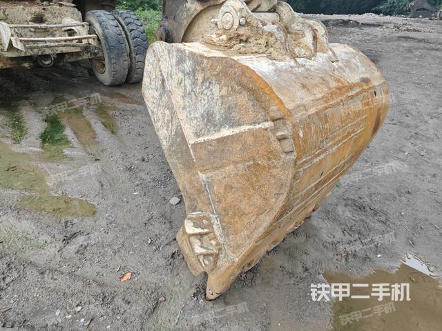 铲斗45度(工作和回转装置) 铲斗45度(工作和回转装置)