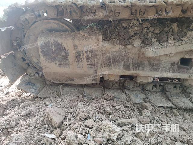 单侧履带整体(整机外观) 单侧履带整体(整机外观)