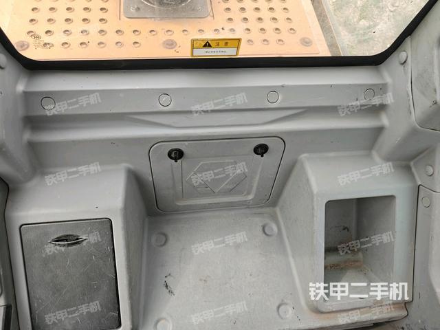 座椅后部(驾驶室部分) 座椅后部(驾驶室部分)