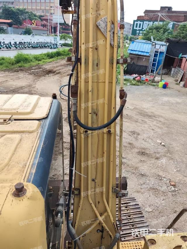 大臂背部俯视（工作和回转装置）