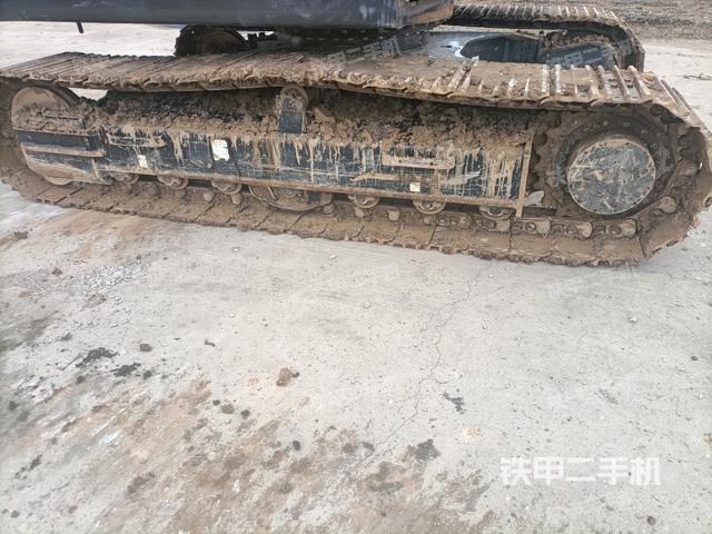 右侧履带整体(行走机构) 右侧履带整体(行走机构)