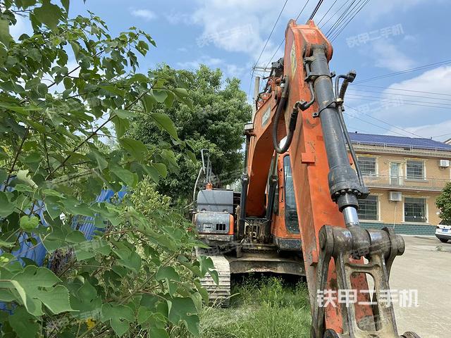 驾驶室整体(整机外观) 驾驶室整体(整机外观)