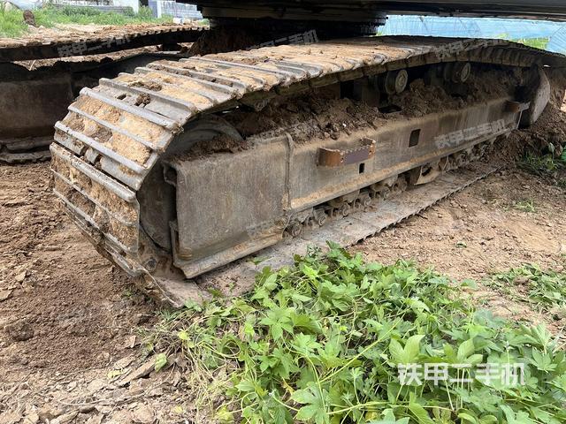 单侧履带整体(整机外观) 单侧履带整体(整机外观)