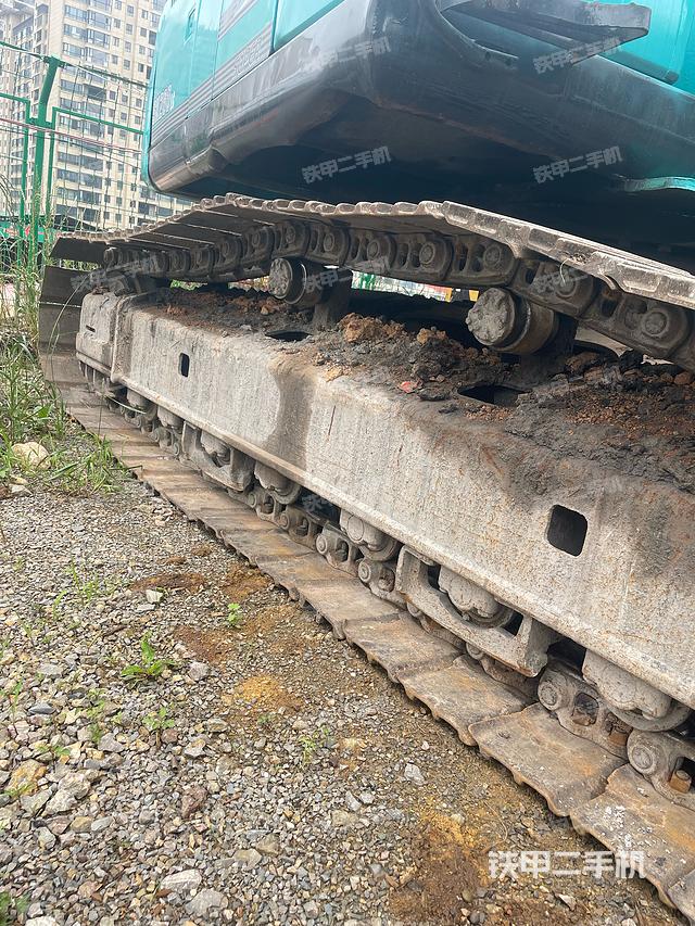 单侧履带整体(整机外观) 单侧履带整体(整机外观)