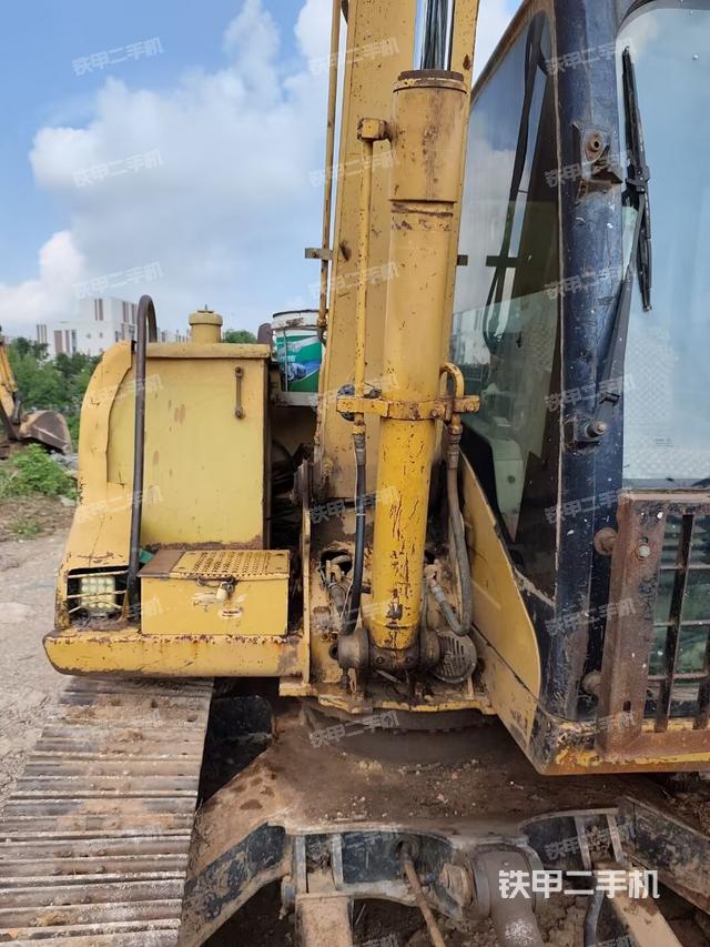 转盘和下车架正前（工作和回转装置）