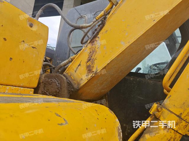 大臂根部 斜视(工作和回转装置) 大臂根部 斜视(工作和回转装置)