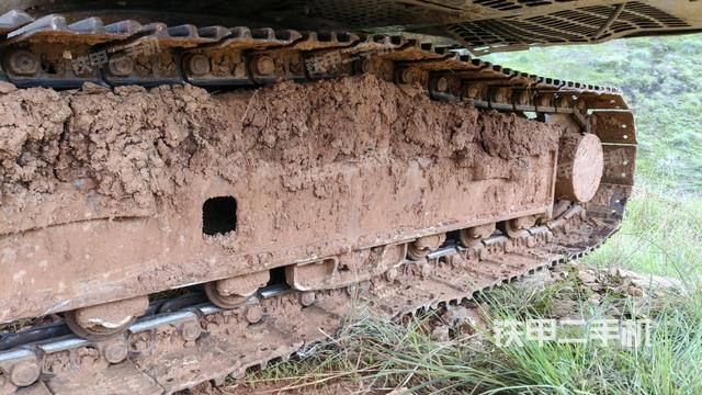 单侧履带整体(整机外观) 单侧履带整体(整机外观)