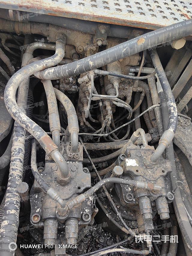 回转马达和主控阀（整机外观）