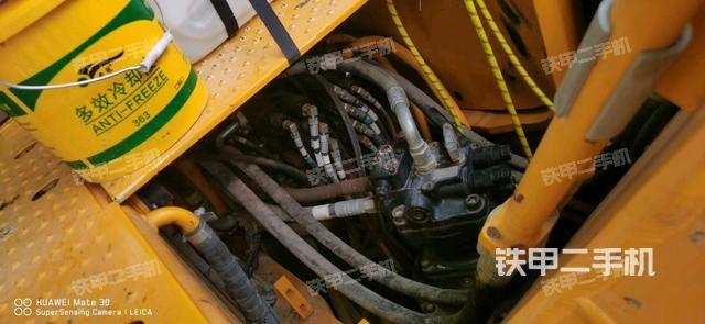 回轉(zhuǎn)馬達(dá)和主控閥（整機(jī)外觀）