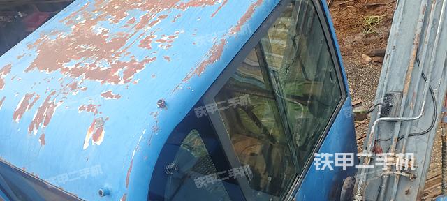 驾驶室顶部(整机外观) 驾驶室顶部(整机外观)