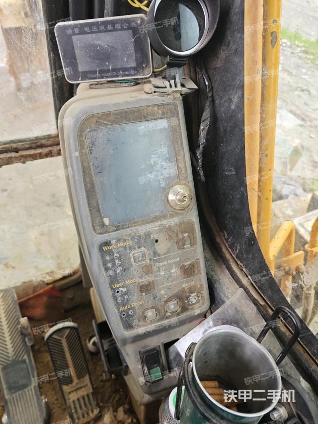 显示屏 (驾驶室部分) 显示屏 (驾驶室部分)