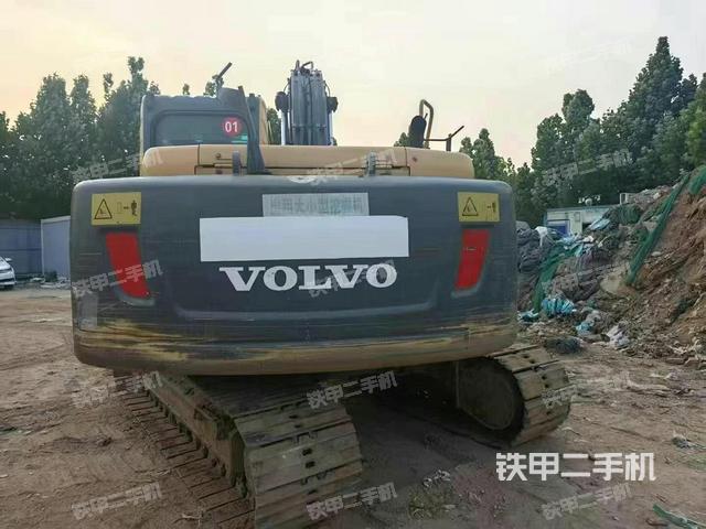 驾驶室顶部(整机外观) 驾驶室顶部(整机外观)