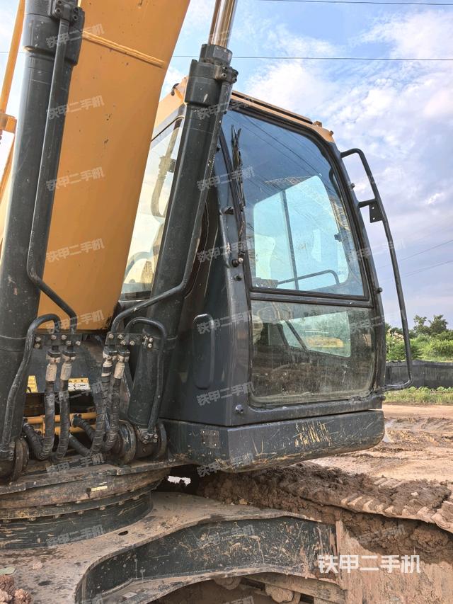 大臂根部 斜视（工作和回转装置）