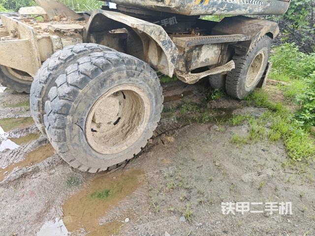 左侧履带整体 (行走机构) 左侧履带整体 (行走机构)