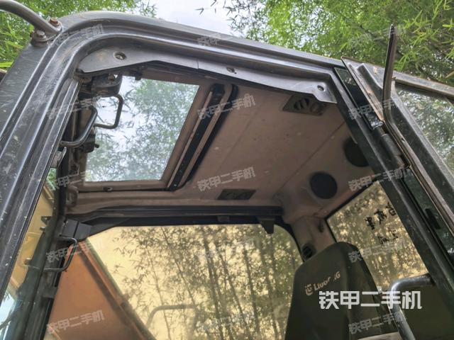 驾驶室正侧(驾驶室部分)  驾驶室正侧(驾驶室部分)