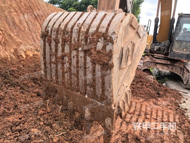 铲斗45度(工作和回转装置) 铲斗45度(工作和回转装置)