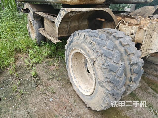 右侧履带整体(行走机构) 右侧履带整体(行走机构)