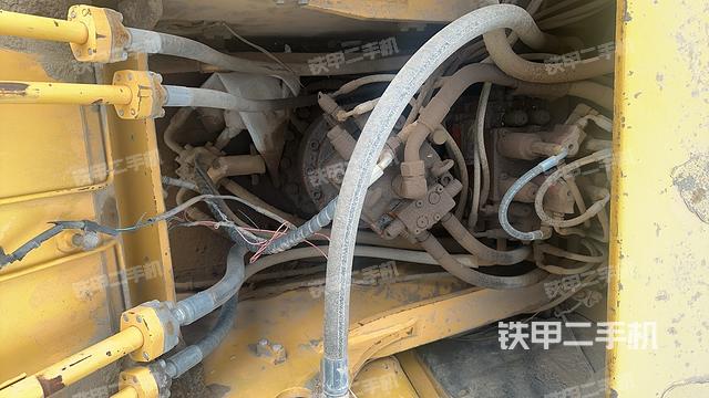 液压泵舱室正面整体(整机外观) 液压泵舱室正面整体(整机外观)