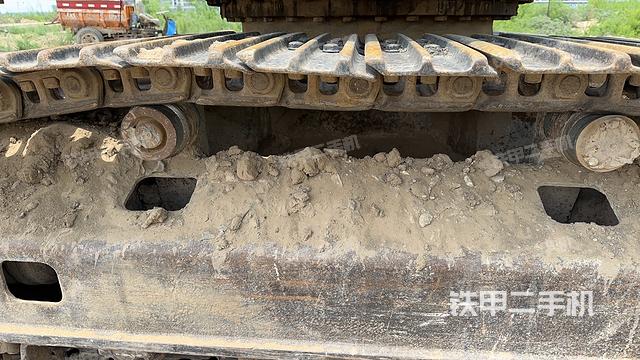 单侧履带整体(整机外观) 单侧履带整体(整机外观)