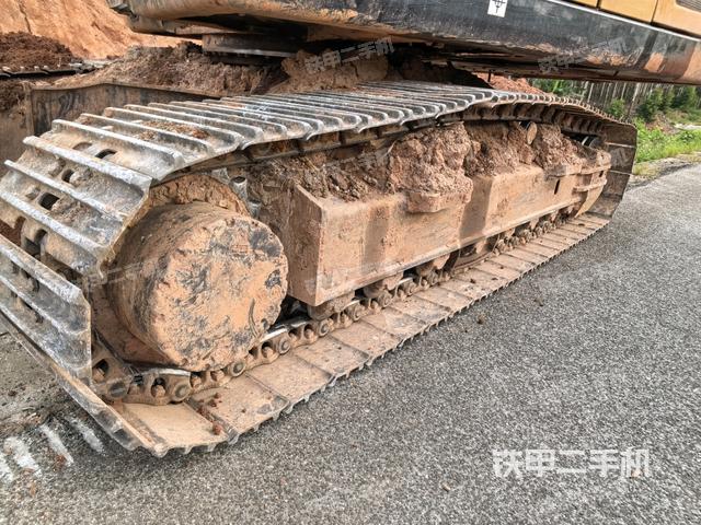 左侧履带整体 (行走机构) 左侧履带整体 (行走机构)