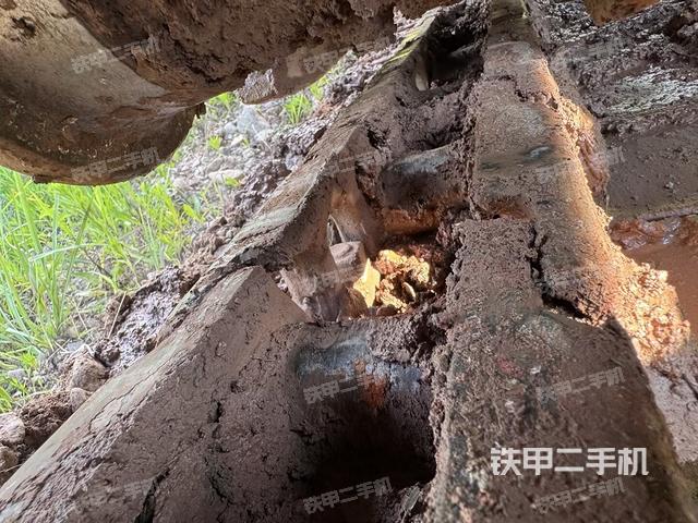 左驱动轮(行走机构) 左驱动轮(行走机构)