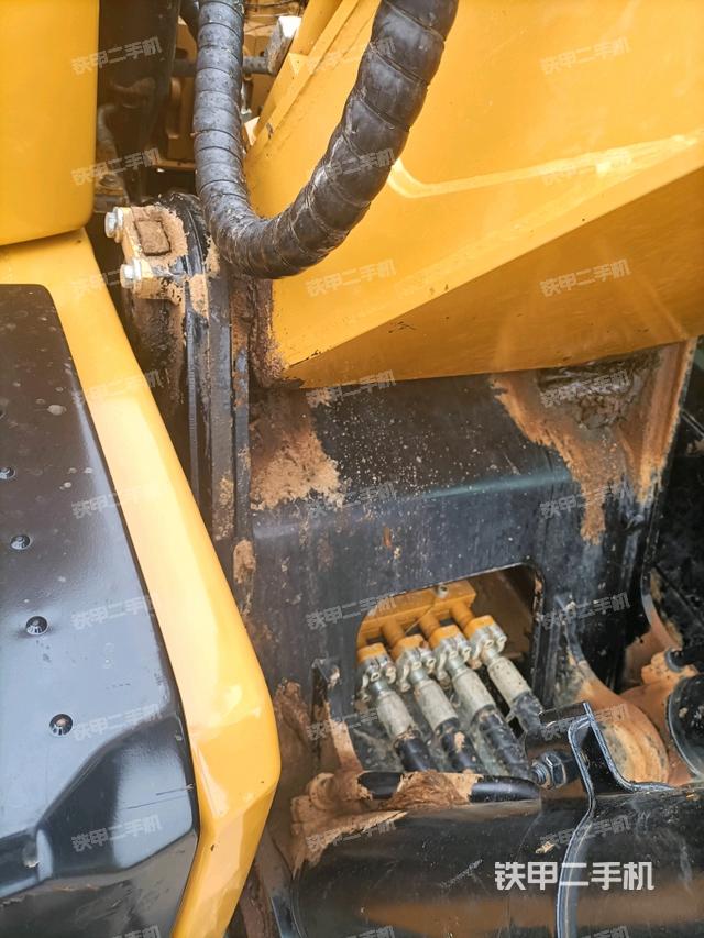 大臂根部 斜视(工作和回转装置) 大臂根部 斜视(工作和回转装置)