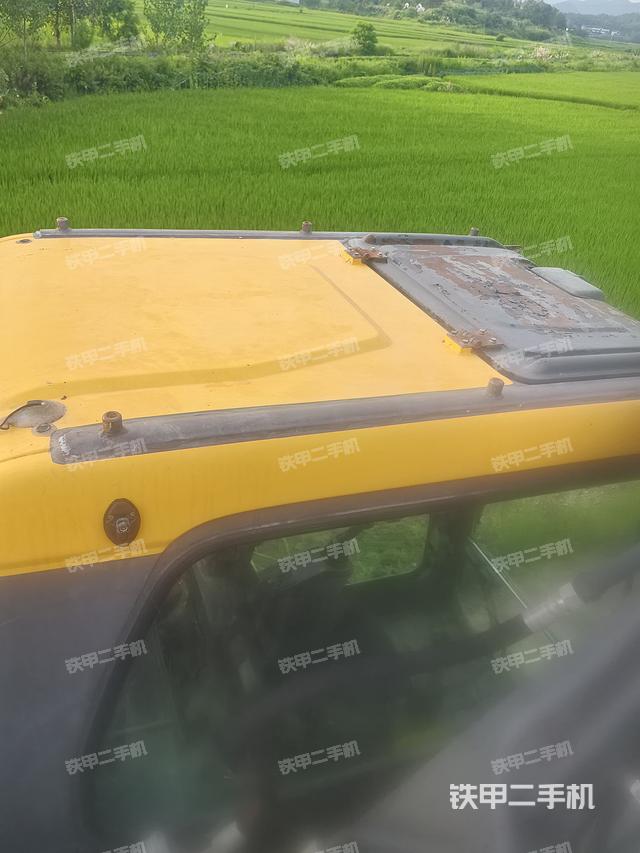 驾驶室顶部（整机外观）