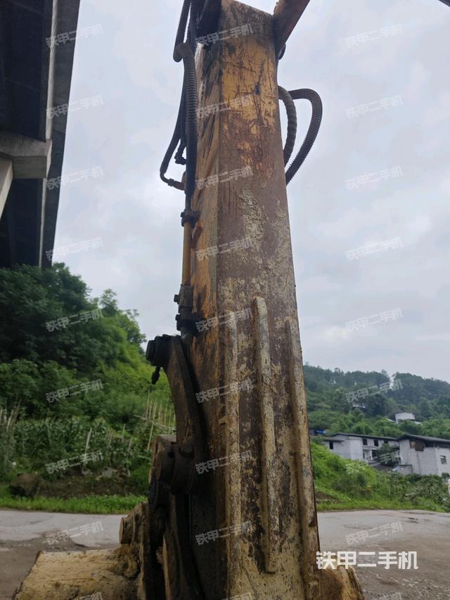 小臂整体左后(工作和回转装置) 小臂整体左后(工作和回转装置)