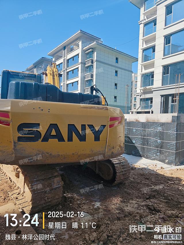 驾驶室顶部(整机外观) 驾驶室顶部(整机外观)