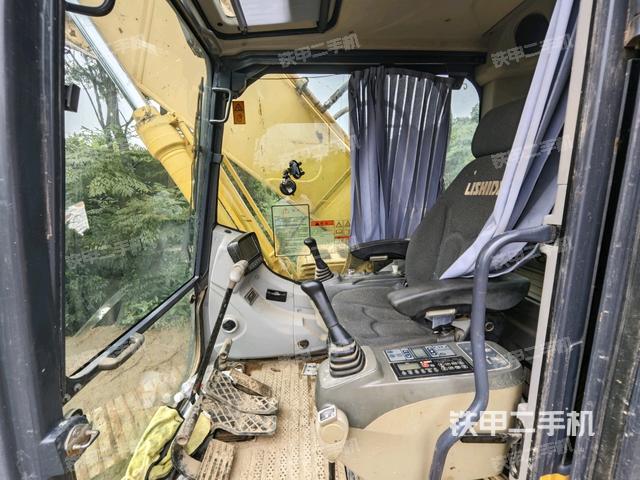 驾驶室整体(整机外观) 驾驶室整体(整机外观)