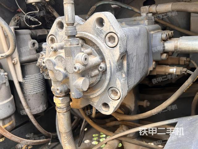 液压泵舱室正面整体(整机外观) 液压泵舱室正面整体(整机外观)