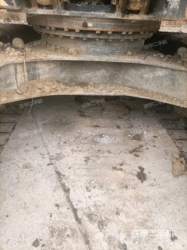 轉(zhuǎn)盤和下車架正前（工作和回轉(zhuǎn)裝置）