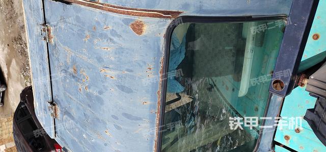 驾驶室顶部（整机外观）