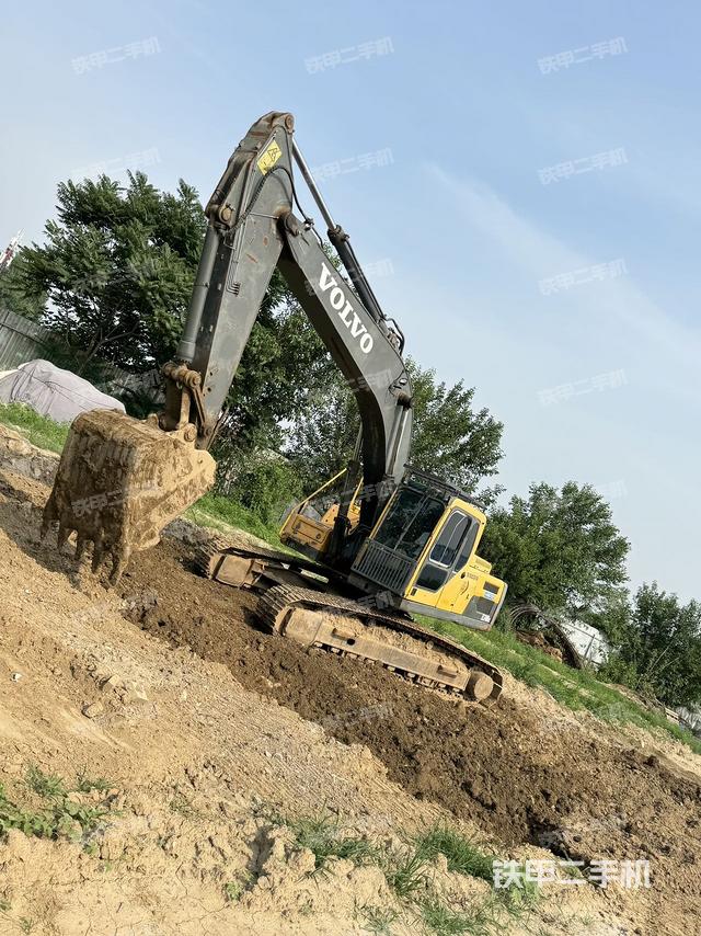 驾驶室顶部(整机外观) 驾驶室顶部(整机外观)
