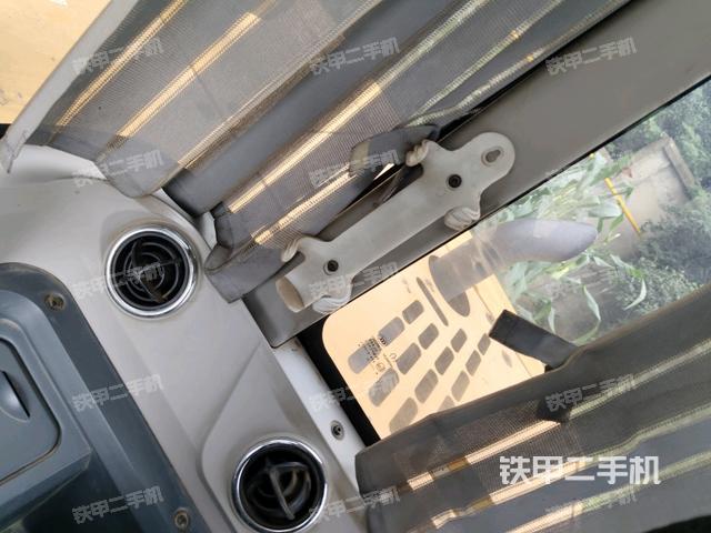 后窗玻璃角标(驾驶室部分) 后窗玻璃角标(驾驶室部分)