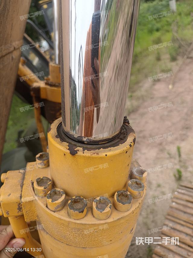 驾驶室顶部（整机外观）